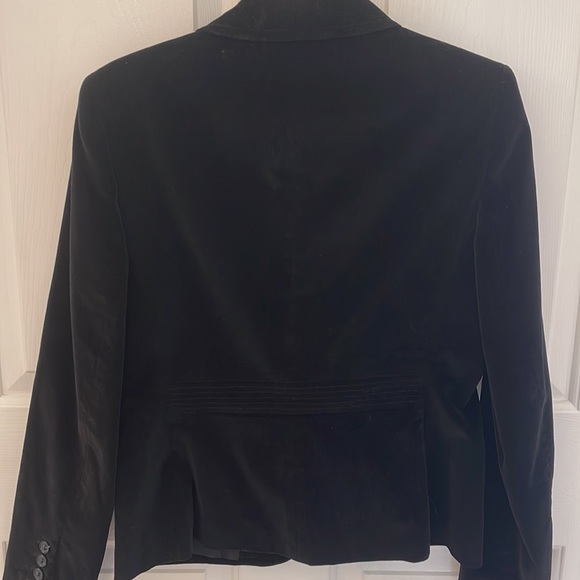 Ann Taylor black velvet-like Blazer. Size 8 - Picture 4 of 6